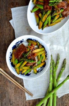 We’re just starting to see spring asparagus in the markets these days. The asparagus was so fresh that I decided to make a beef asparagus stir-fry with some of the