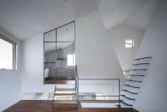 
                    
                        House in Wakayama / spray
                    
                