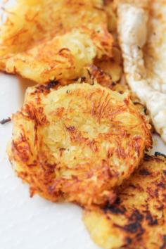 Love hashbrowns, but don’t love carbs? These crispy Spaghetti Squash Hashbrowns are low-carb and under 150 calories! #vegetarian #gluten-free  #vegetarian #recipe #easy #veggie #recipes