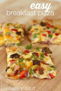 Easy Breakfast Pizza Recipe on https://SixSistersStuff.com - perfect for brunch or even for a quick dinner! #breakfast #recipe #brunch #recipes #easy