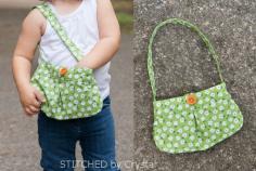 
                    
                        DIY Little Girl Pleated Purse...with button closure! (great for beginners) --- Make It and Love It
                    
                