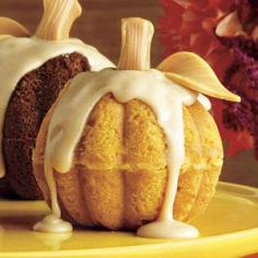 pumpkin mini bundt cakes | Inspiration Wednesday: 20 Deliciously Scary Halloween Treats