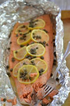 Grilled Foil Salmon with Lemon, Capers and White Wine | mountainmamacooks.com