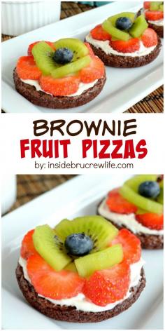 These mini brownies are topped with frosting and fresh fruit to look like flowers.  So cute for parties! - insidebrucrewlife