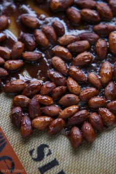 Sweet and spicy gingerbread candied almonds  RECIPE ON SITE
