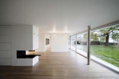 
                    
                        Lakeside House In Zurich / e2a
                    
                