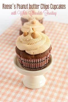 Reese's Peanut butter Chips Cupcakes with White Chocolate Chips Frosting #recipe #peanutbutter #cupcakes