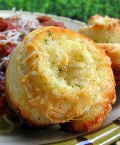 Garlic Roll Cupcakes | Plain Chicken....refrigerated bread sticks, garlic butter..roll up & place in muffin tin, sprinkle w/ parm cheese.