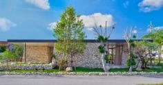 
                    
                        Stacks of Ryukyu Limestone Cover This Restaurant In Okinawa | Yamazaki Kentaro Design
                    
                