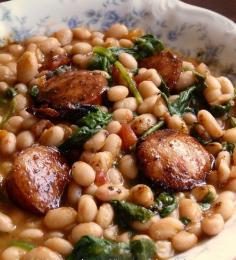 White Beans with Spinach & Chicken Sausage - sounds yummy on these cold fall days...add more broth to make it soupier.