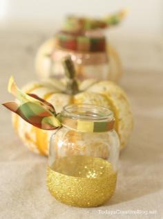Easy Fall Centerpiece - the gold and glitter add the perfect amount of bling to this! #Thanksgiving #gold #gilded