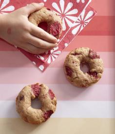 You don't tend to think of doughnuts as a healthy treat, but these baked whole-wheat raspberry doughnuts from Catherine McCord of Weelicious aren't the sugary, greasy doughnuts we all grew up on. Baked rather than fried, made with whole-wheat flour instead of all-purpose, and full of fresh raspberries just bursting with sweetness, they're packed with goodness for hungry tots.  Source: Catherine McCord's Weelicious