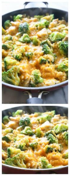 One-Pan Cheesy Chicken, Broccoli, and Rice Casserole