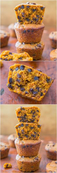 Oatmeal To-Go Pumpkin Chocolate Chip Muffins - Like having a bowl of warm pumpkin oatmeal in portable muffin form!! Fast and easy!