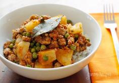 This is my 6 year olds favorite recipe! Super easy to make. Ground Turkey with Potatoes and Spring Peas | Skinnytaste