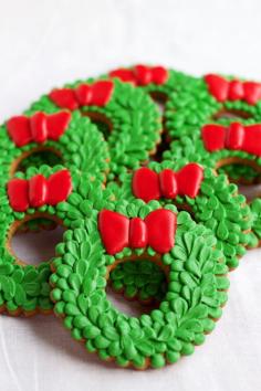 Christmas Wreath Cookies // the bearfoot baker