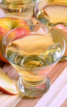 {Skinny} Cinnamon Apple Champagne Martini | from willcookforsmiles.com