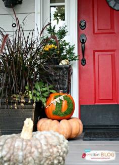 
                        
                            Decorate your porch for Fall! Easy ideas to bring charm and personality to your entry. Fall Decorating. | TodaysCreativeLif...
                        
                    