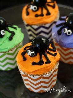 Fun Halloween spider cupcakes