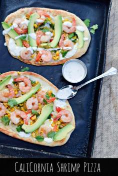 
                    
                        CaliCornia Shrimp & Avocado Pizza - easy dinner solution with for the grill or oven. Greek yogurt ranch for dipping! thefitfork.com
                    
                