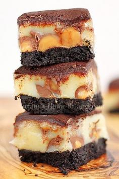 Homemade Rolo Bars Recipe ~ Homemade Oreo crust, Rolo candies, caramel and chocolate ganache – it’s a chocolate caramel heavenly delight!