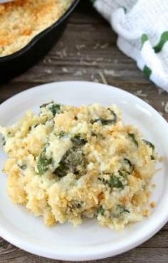 Quinoa Spinach Mac and Cheese Recipe on http://twopeasandtheirpod.com LOVE this quinoa mac and cheese!