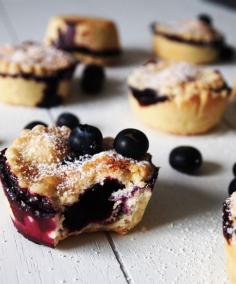 Mini Blueberry Pies recipe on my blog: http://baking-charlotte.de/?p=60