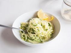 Raw Vegan Zucchini Pasta with Avocado Sauce | Elephantastic Vegan