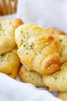 Garlic Butter Cheesy Crescent Rolls. ☺️ #Food #Drink #Trusper #Tip