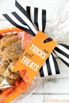 
                    
                        "No Tricks Just Treats" Free Printable Halloween Gift Tag
                    
                