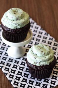 Sarah Bakes Gluten Free Treats: gluten free vegan mint chocolate chip cupcakes