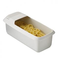 Take the hassle and extra time out of making your favorite pasta dishes with Joseph Joseph's fast and easy microwave pasta cooker. Simply add pasta, cover with water, microwave and then drain with the integrated colander.