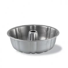Aluminized steel construction resists rusting. Classic design for expert results. Reinforced nonstick for long-lasting durability. Dishwasher safe for easy clean-up. The cakes that you'll create with the Calphalon Classic Nonstick Bakeware Crown Bundt Form Pan - 10 x 3.5 in. will be so delicious you'll wish that they didn't have a hole. This classic cake pan is formed from aluminized steel that's designed to give you an easy-releasing non-stick surface that you can use again and again. This pan is both machine washable and oven-safe up to 450 degrees, and can be easily cleaned so you can get started on you next decadent creation. About CalphalonCalphalon's mission is to be the culinary authority in kitchenwares, enhancing the home chef's food experience during planning, prep, cooking, baking, and serving. Based in Toledo, Ohio, Calphalon is a leading manufacturer of professional quality cookware, cutlery, bakeware, and kitchen accessories for the home chef. Calphalon is a Newell-Rubbermaid company. Calphalon's goal is to give you, the home chef, all the tools you need to realize your highest potential in the kitchen. From your holiday roasting pan to your everyday fry pan, count on Calphalon to be your culinary partner - day in and day out, for breakfast, lunch, and dinner for a lifetime.