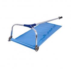Oxford Cloth Snow Roof Rake With Wheels（https://www.china-chaoyang.com/product/snow-roof-rake-with-wheels/oxford-cloth-snow-roof-rake-with-wheels-for-professional-snow-removal.html）
In addition to cleaning snow roofs, it can also be used to clean other flat surfaces such as car roofs, tarpaulins, etc. Its design is flexible and versatile, suitable for different cleaning tasks, providing greater practicality.