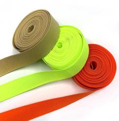 Plain solid elastic typically refers to an elastic material that has a plain surface, without any visible texture or pattern, and is a solid color throughout. 
https://www.ywmingai.com/product/elastic-waistband/solid-plain.html