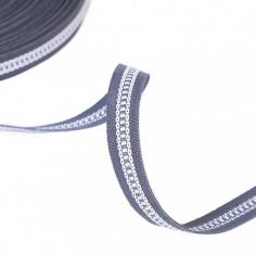 Rubber non-slip elastic band
https://www.ywmingai.com/product/nonslip-elastic-band/ma0010-rubber-nonslip-elastic-band.html
Silicone applications on narrow elastics is an additional value-added service on garments with appearance like dot, wave, letter, logo patterns. The number of silicone styles and the width and the pattern of the elastic band can be customized to the customer’s requirements.